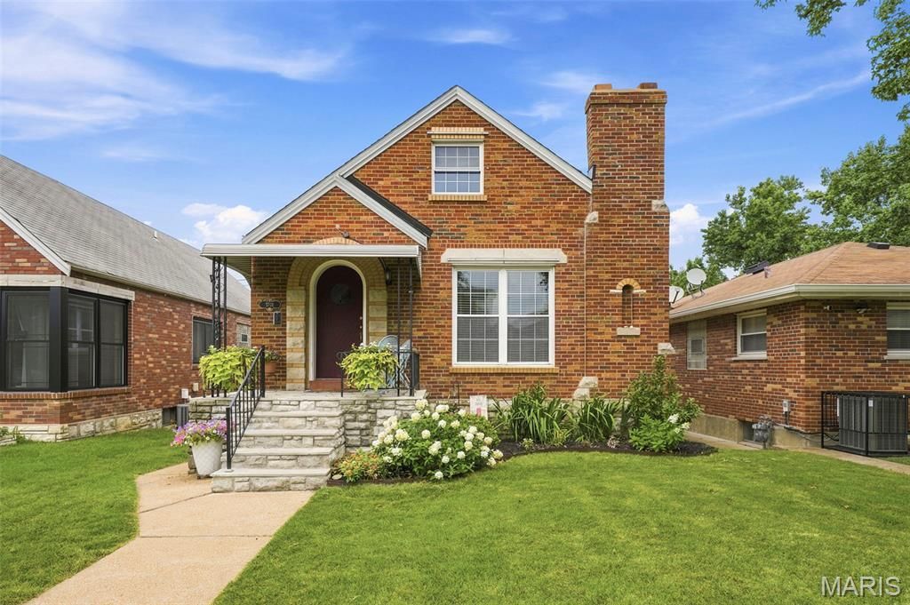 5701 Tholozan Avenue, Saint Louis, MO 63109 Main Photo