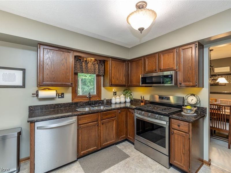10222 Huntington Park Drive, Strongsville, OH 44136 Photo 12