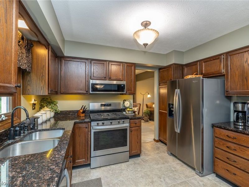 10222 Huntington Park Drive, Strongsville, OH 44136 Photo 13