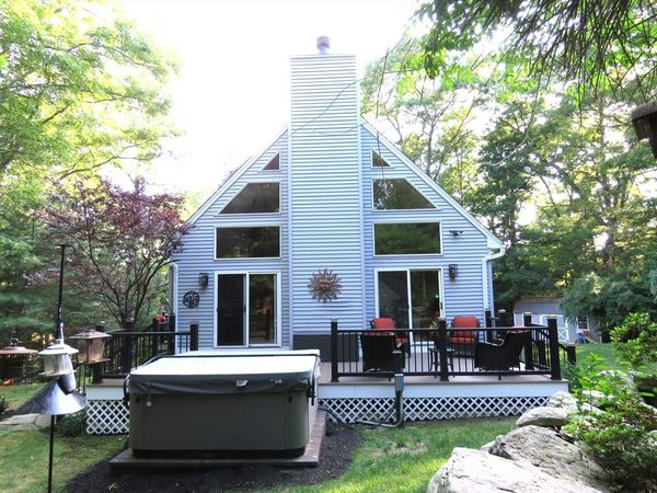 14 Circle Dr, Dudley, MA 01571