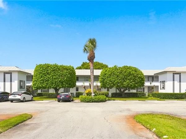 801 SE Central Parkway, Unit 801-1, Stuart, FL 34994