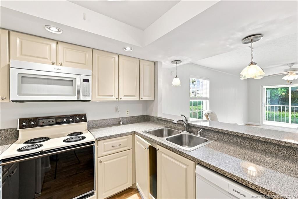 801 SE Central Parkway, Unit 801-1, Stuart, FL 34994 Photo
