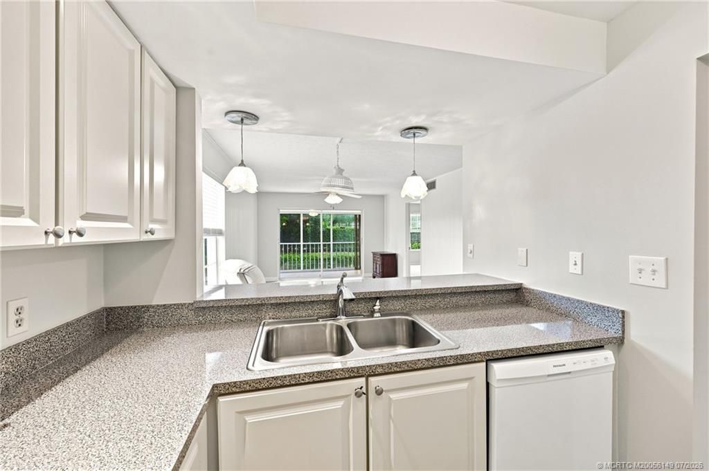 801 SE Central Parkway, Unit 801-1, Stuart, FL 34994 Photo