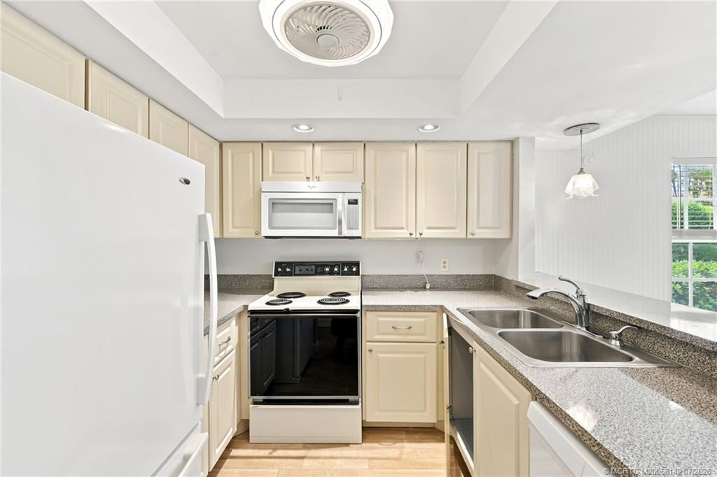 801 SE Central Parkway, Unit 801-1, Stuart, FL 34994 Photo