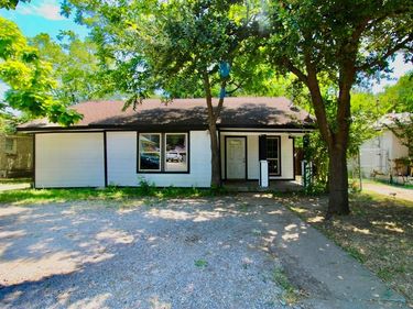 1206 S Edgefield Avenue, Dallas, TX 75208