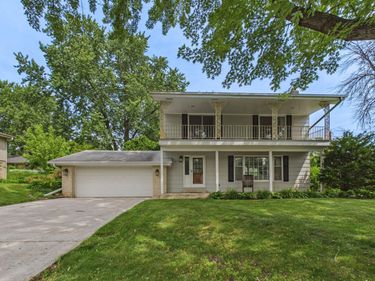 9100 34 1/2 Avenue N, New Hope, MN 55427