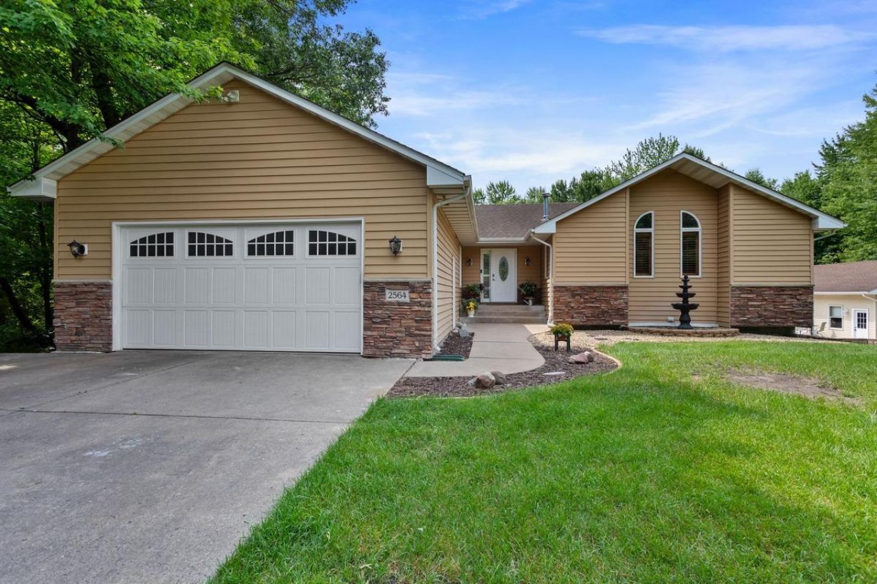 2564 Bunker Lake Boulevard NE, Andover, MN 55304