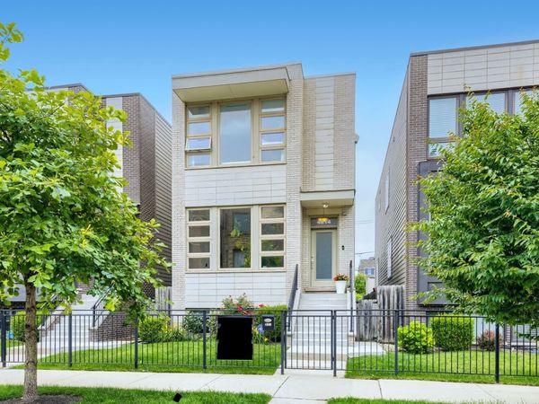 4814 S Champlain Avenue , Chicago, IL 60615