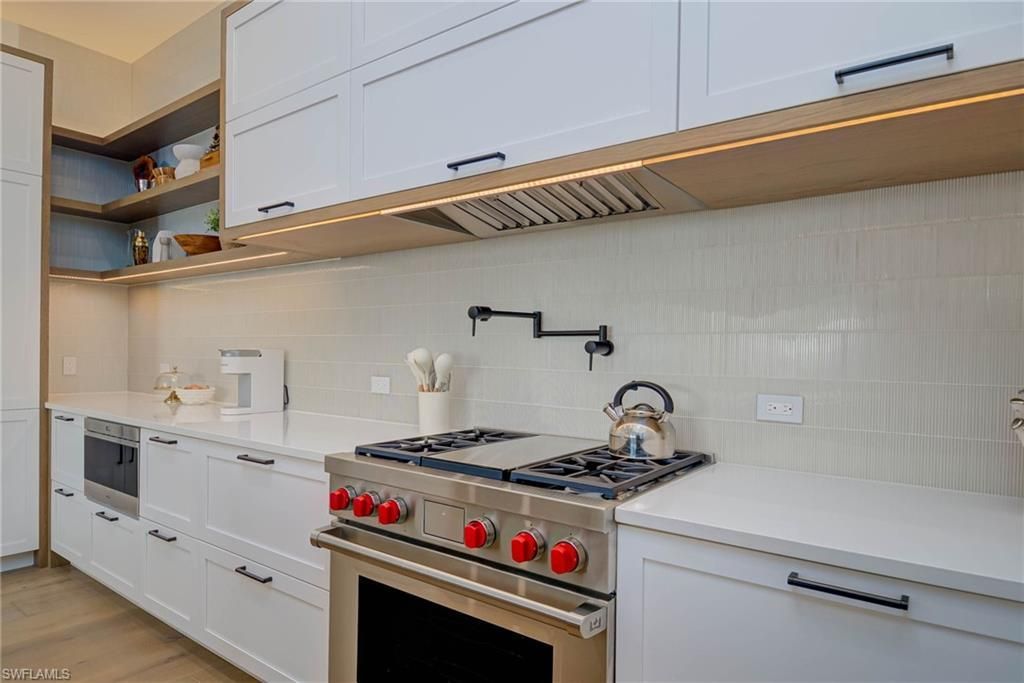 201 8th St S, Unit 208, Naples, FL 34102 Photo