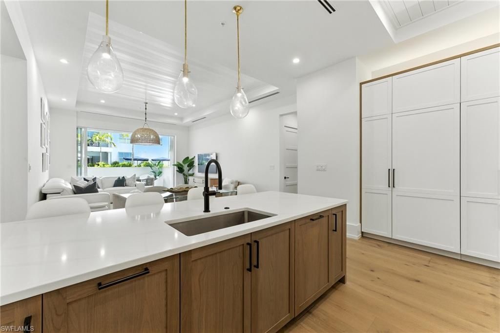 201 8th St S, Unit 208, Naples, FL 34102 Photo
