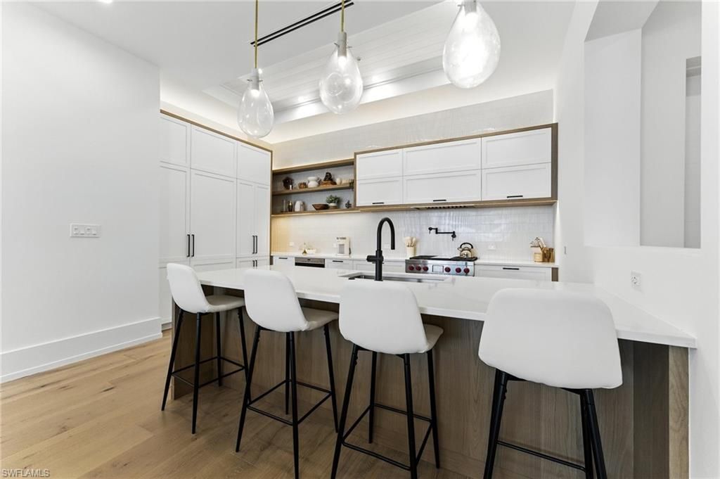 201 8th St S, Unit 208, Naples, FL 34102 Photo