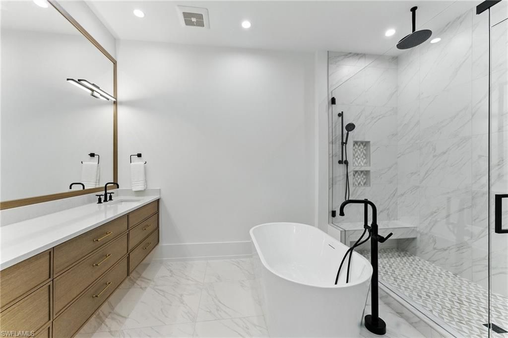 201 8th St S, Unit 208, Naples, FL 34102 Photo