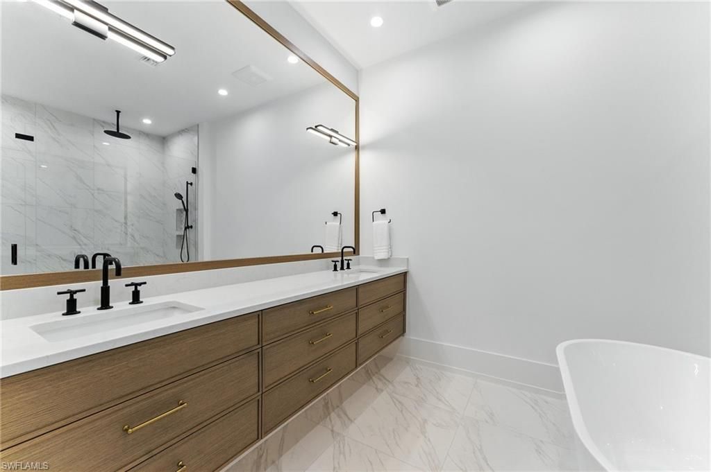 201 8th St S, Unit 208, Naples, FL 34102 Photo