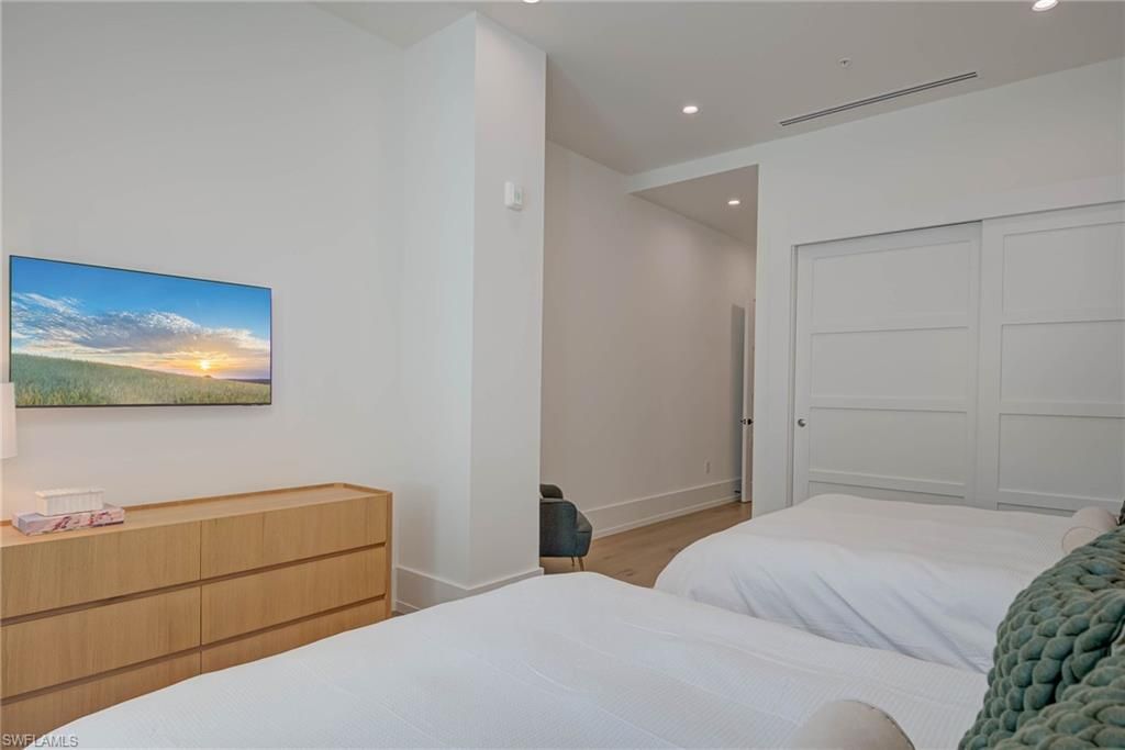 201 8th St S, Unit 208, Naples, FL 34102 Photo