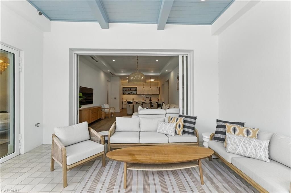 201 8th St S, Unit 208, Naples, FL 34102 Photo