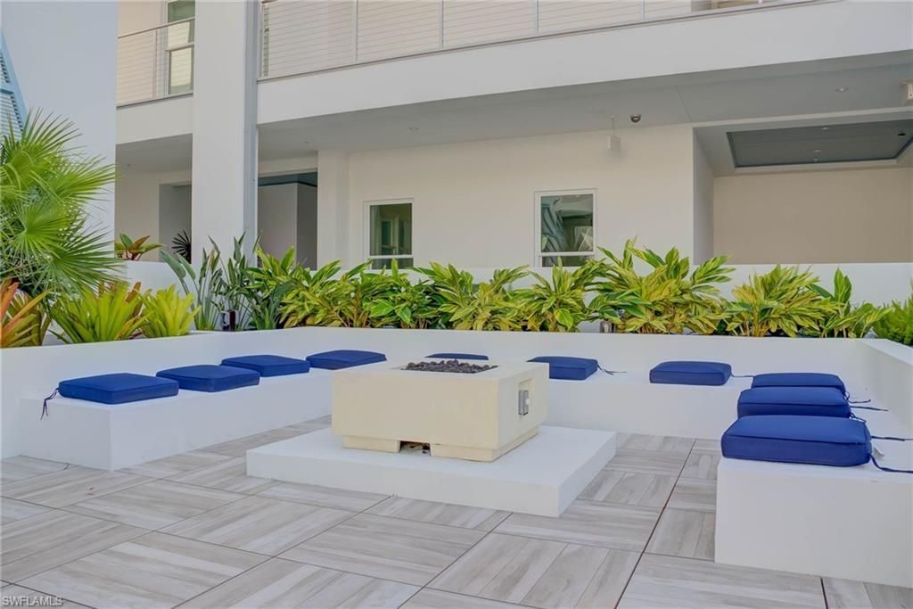 201 8th St S, Unit 208, Naples, FL 34102 Photo