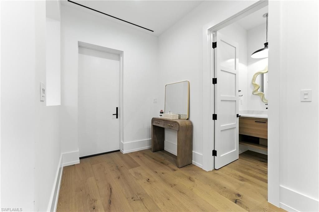 201 8th St S, Unit 208, Naples, FL 34102 Photo