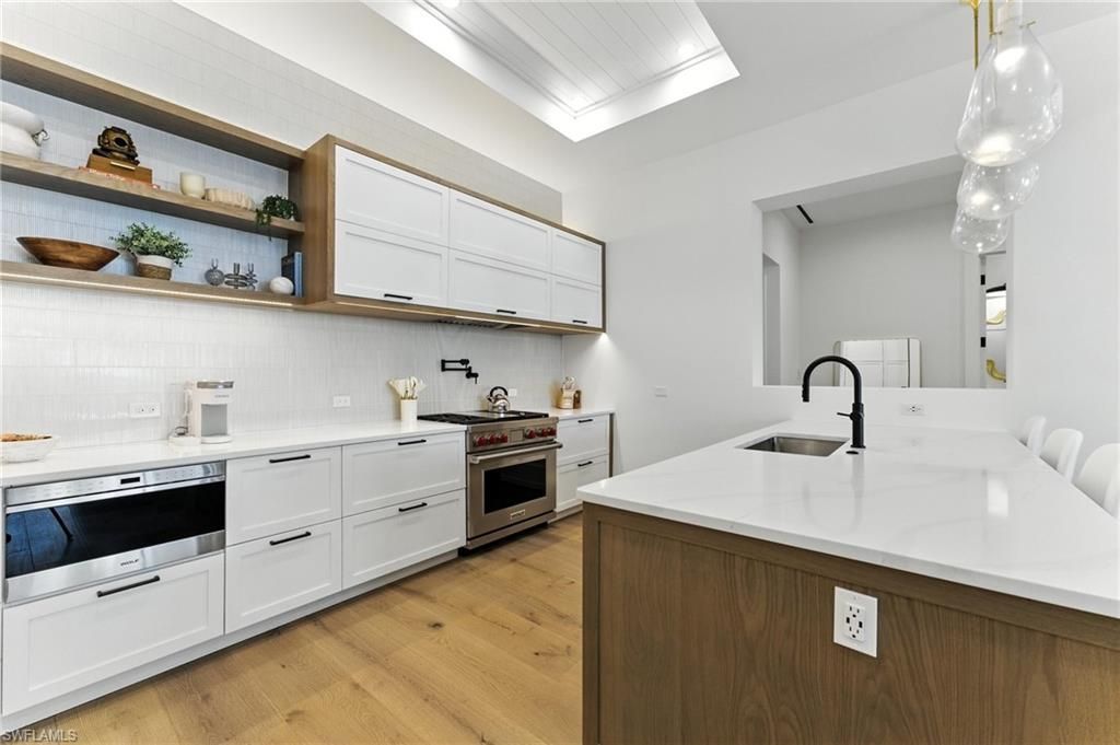 201 8th St S, Unit 208, Naples, FL 34102 Photo