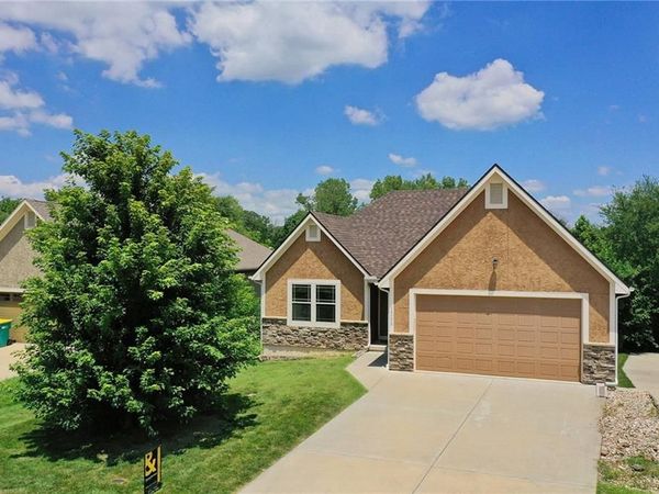 13770 Valleyview Way, Bonner Springs, KS 66012