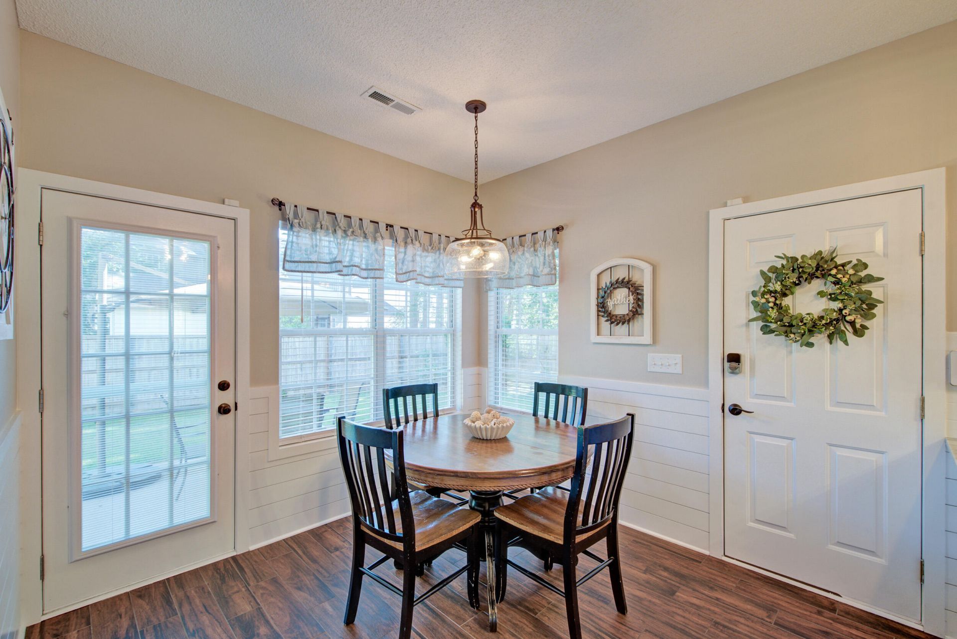 106 Maplewood Court Photo 7