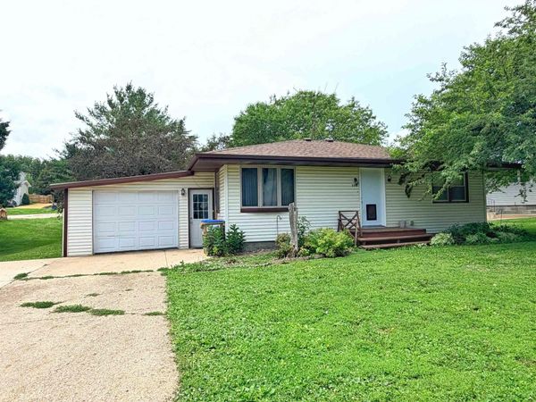 250 Oak Drive, Postville, IA 52162