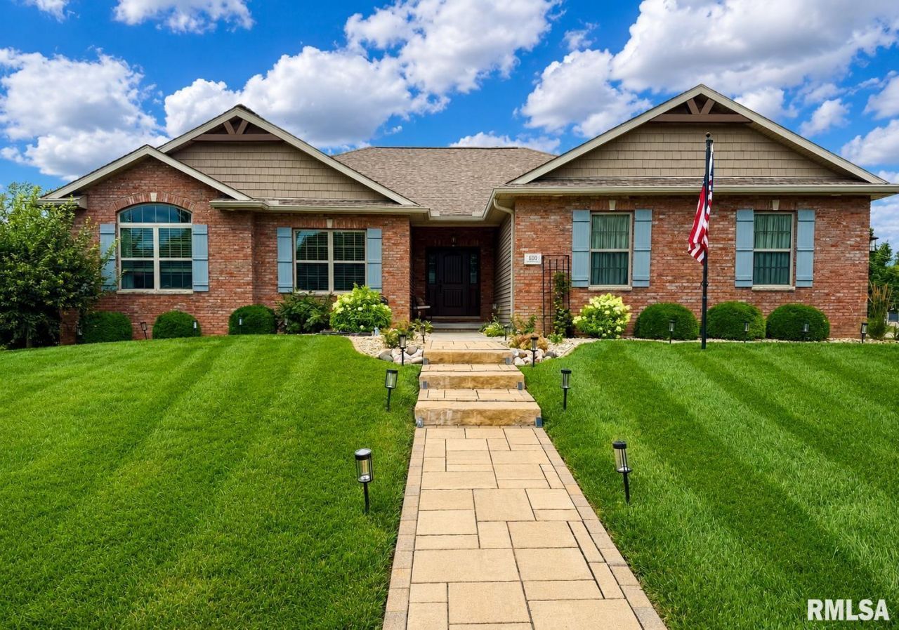 600 Whistling Strait Street, Washington, IL 61571 Main Photo