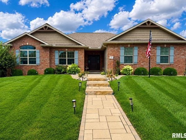 600 WHISTLING STRAIT Street, Washington, IL 61571