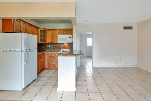 1280 W 54th St , Unit 313B, Hialeah, FL 33012 Photo