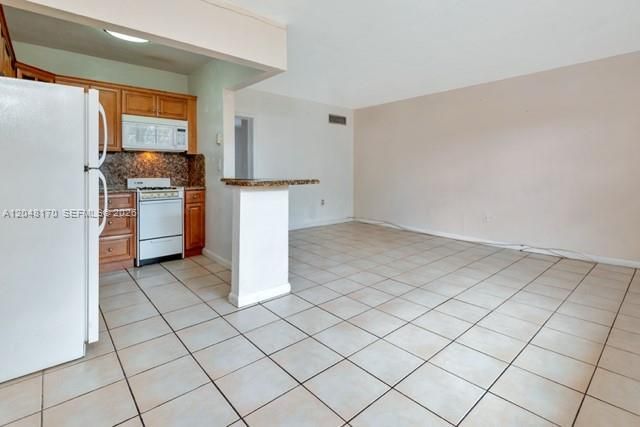 1280 W 54th St , Unit 313B, Hialeah, FL 33012 Photo