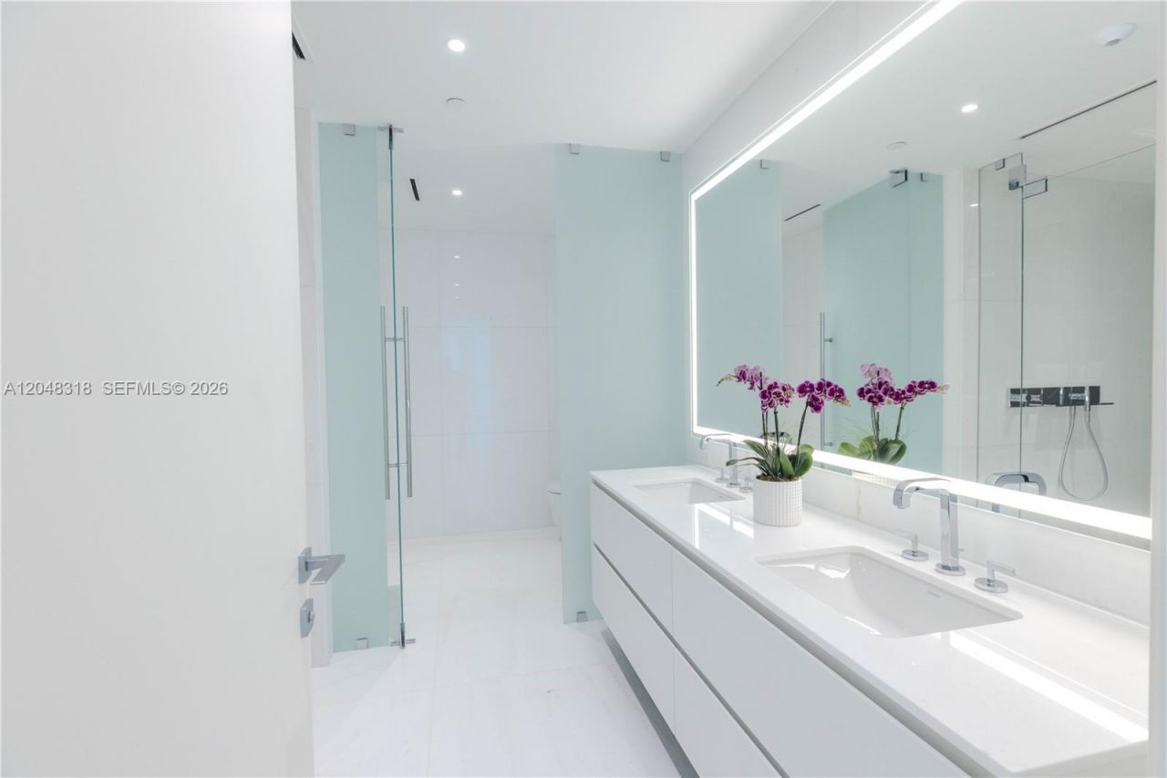 300 Biscayne Boulevard Way , Unit 2702E, Miami, FL 33131 Photo