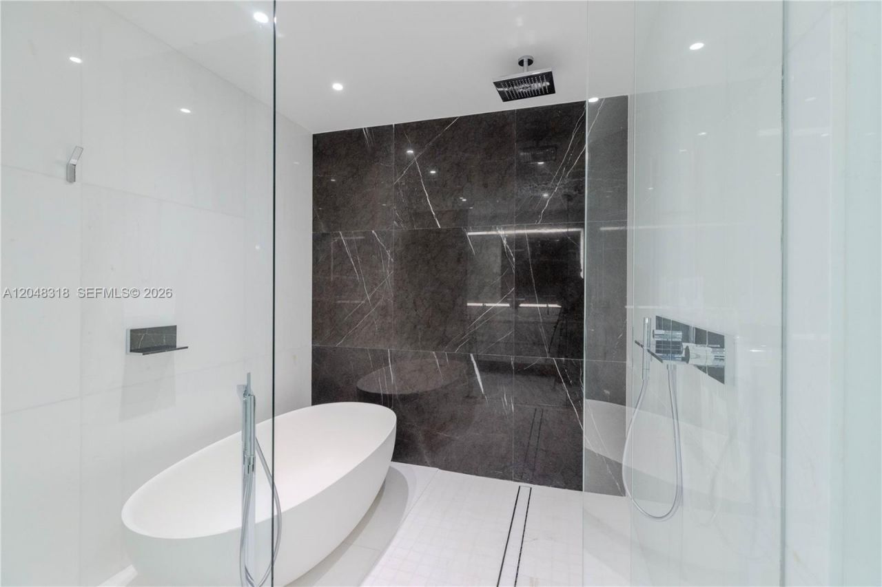 300 Biscayne Boulevard Way , Unit 2702E, Miami, FL 33131 Photo