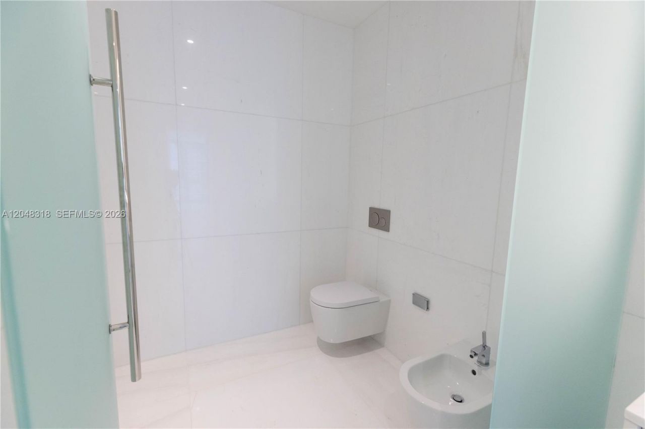 300 Biscayne Boulevard Way , Unit 2702E, Miami, FL 33131 Photo