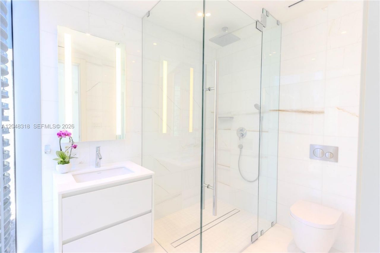 300 Biscayne Boulevard Way , Unit 2702E, Miami, FL 33131 Photo