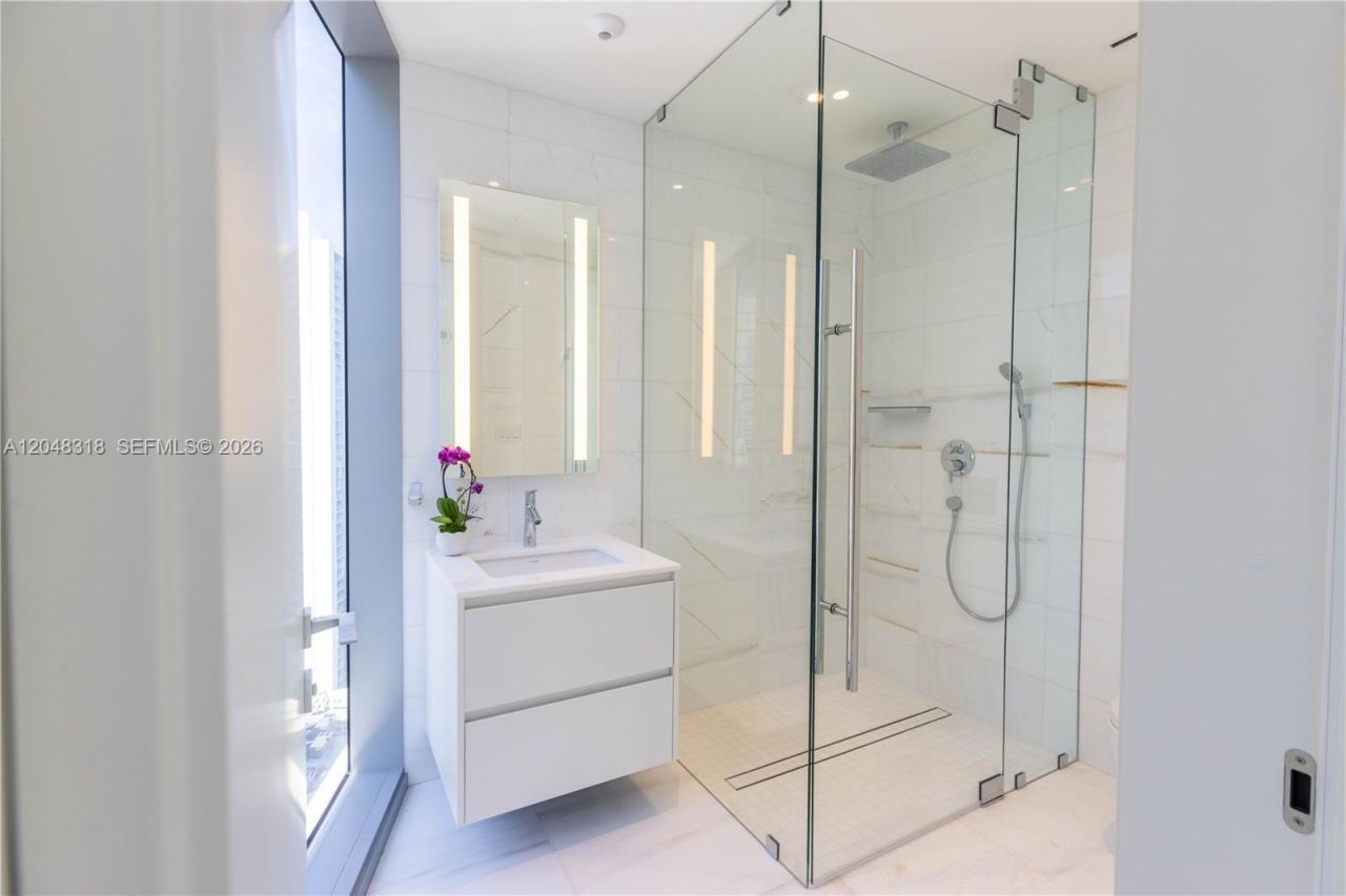 300 Biscayne Boulevard Way , Unit 2702E, Miami, FL 33131 Photo