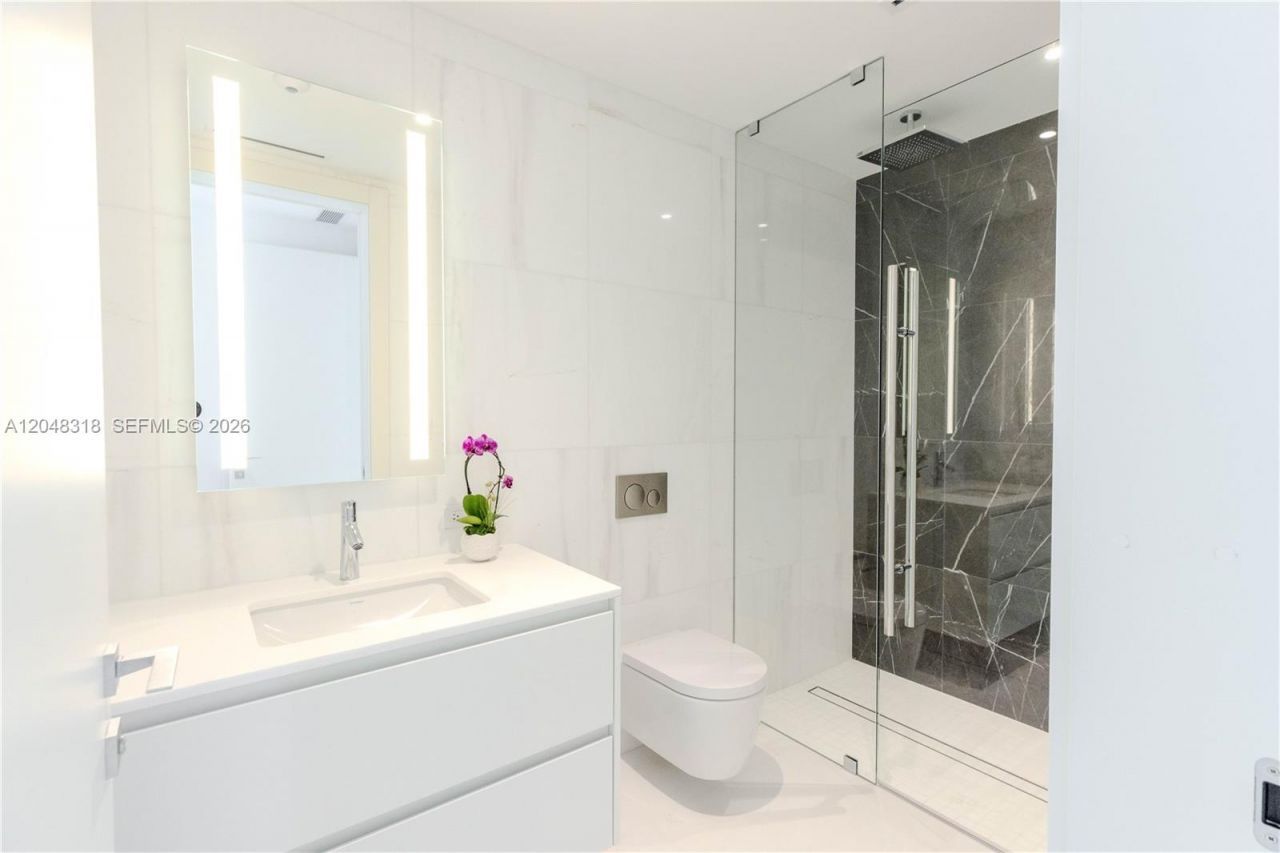 300 Biscayne Boulevard Way , Unit 2702E, Miami, FL 33131 Photo