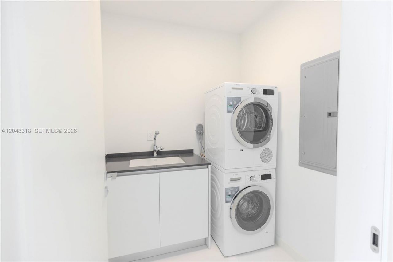 300 Biscayne Boulevard Way , Unit 2702E, Miami, FL 33131 Photo