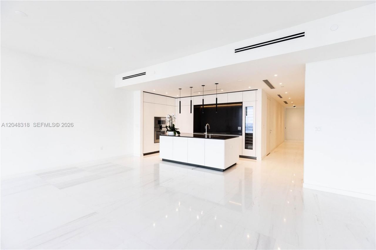 300 Biscayne Boulevard Way , Unit 2702E, Miami, FL 33131 Photo