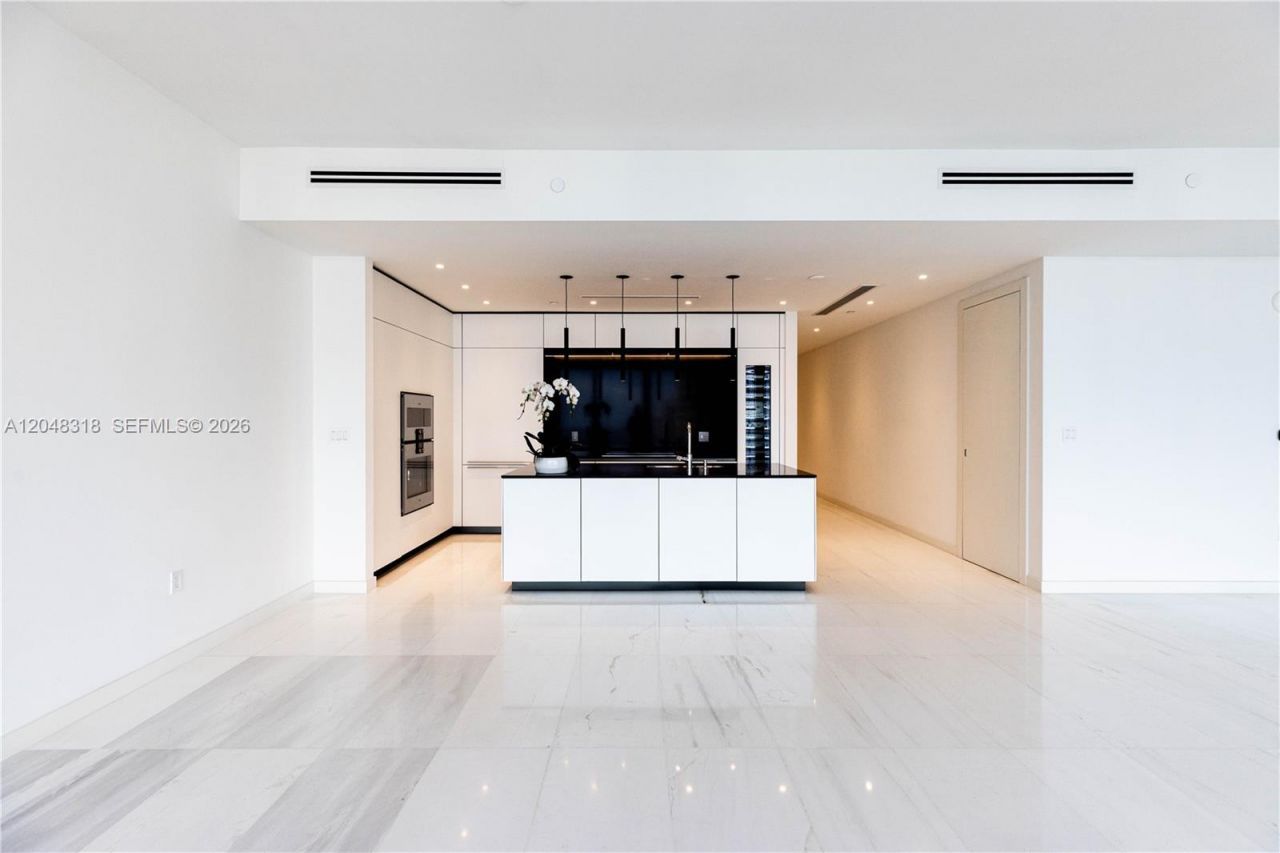 300 Biscayne Boulevard Way , Unit 2702E, Miami, FL 33131 Photo