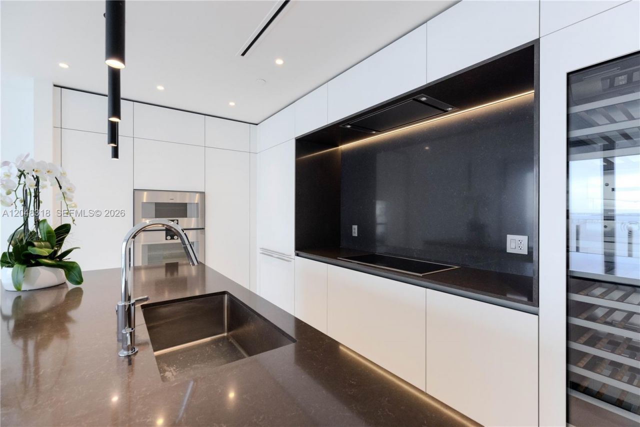 300 Biscayne Boulevard Way , Unit 2702E, Miami, FL 33131 Photo
