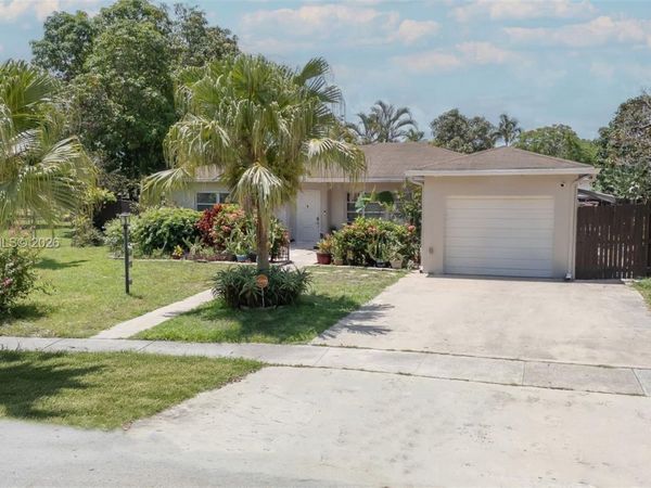 5045 SW 10th St , Margate, FL 33068