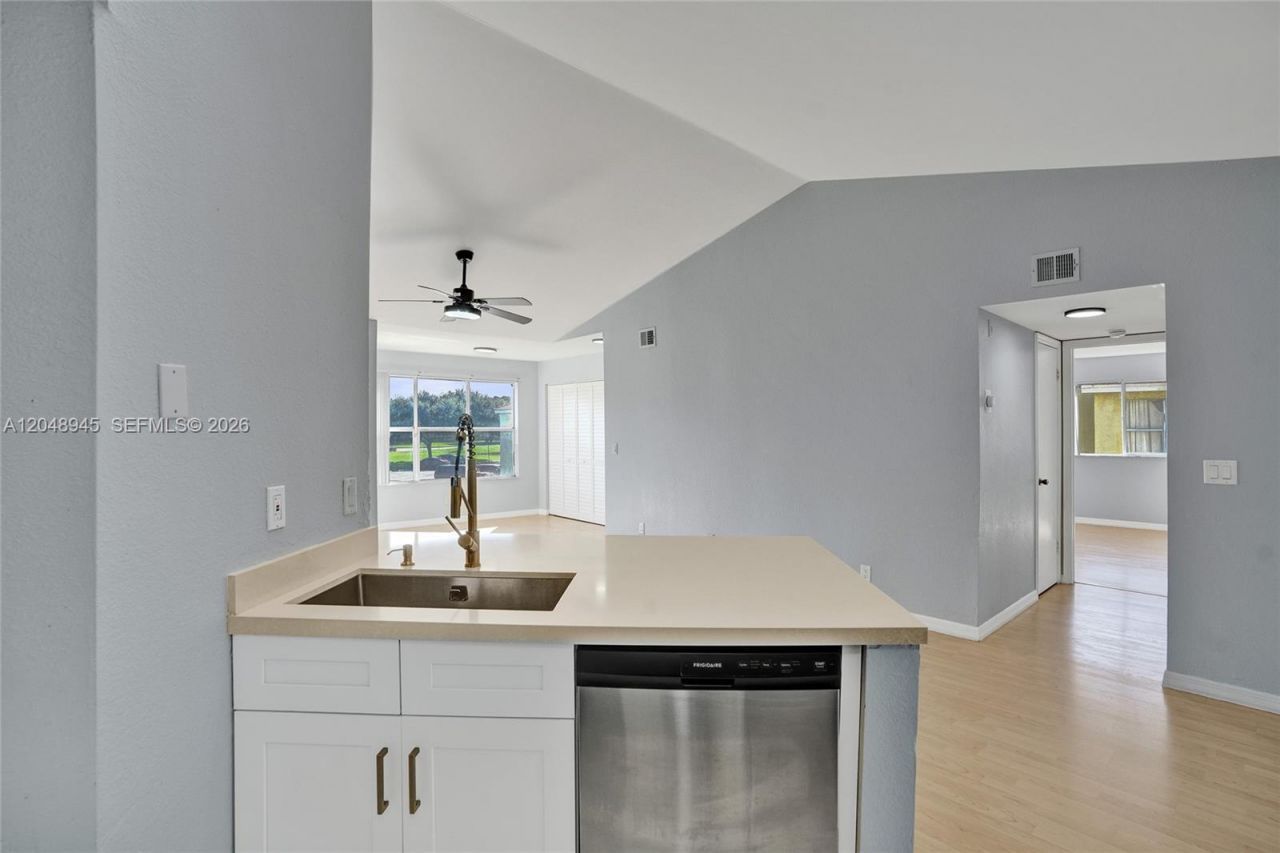 12760 Vista Isles Dr, Unit 721, Sunrise, FL 33325 Photo