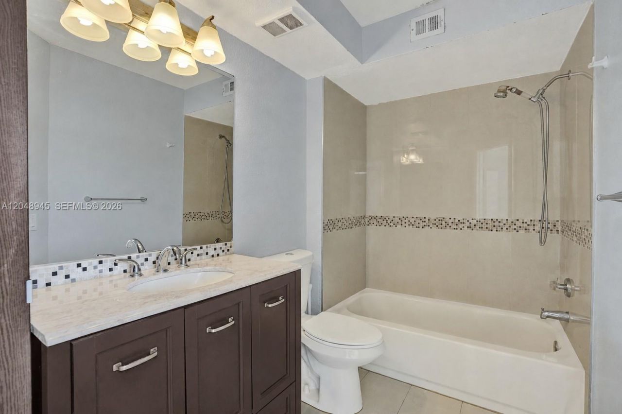 12760 Vista Isles Dr, Unit 721, Sunrise, FL 33325 Photo