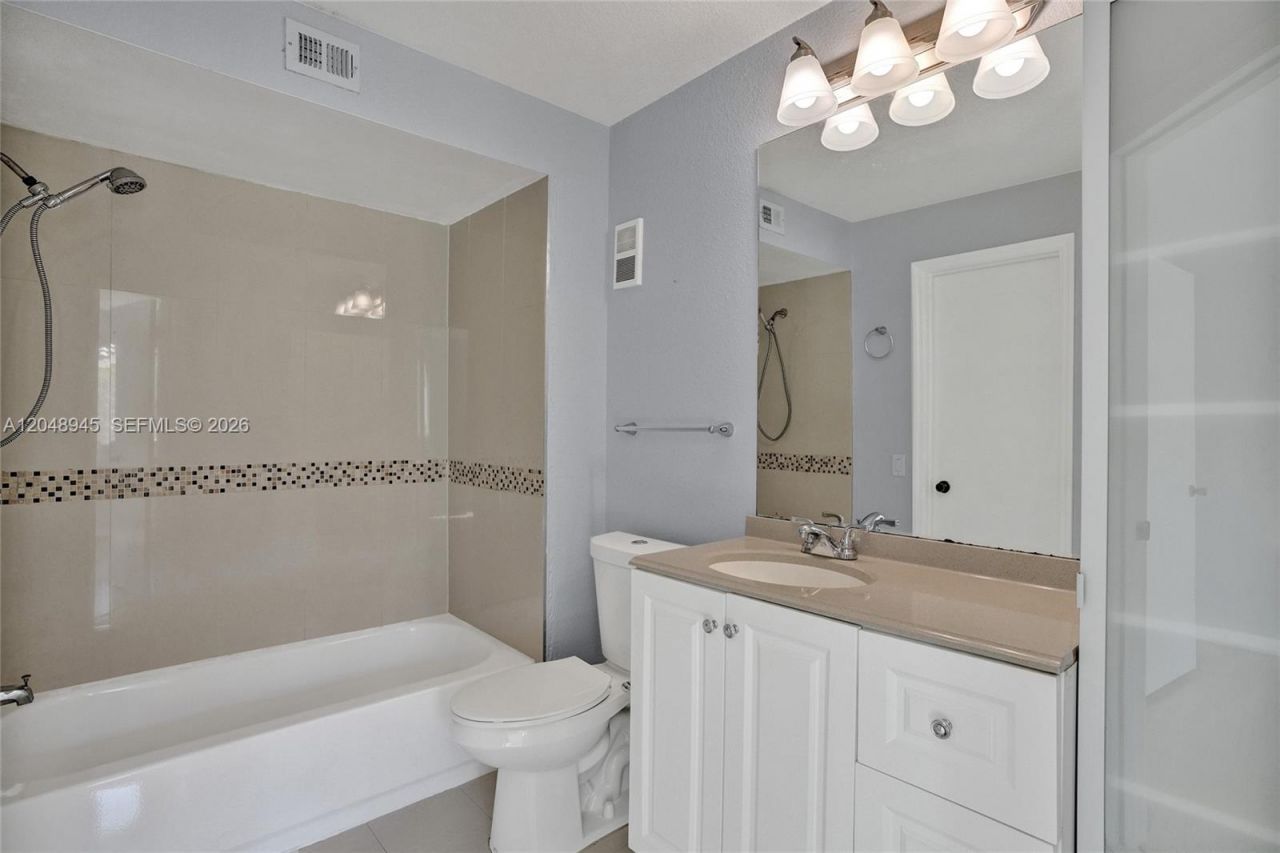 12760 Vista Isles Dr, Unit 721, Sunrise, FL 33325 Photo