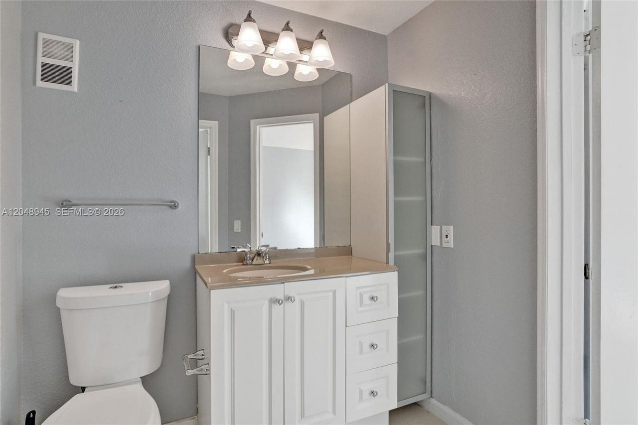 12760 Vista Isles Dr, Unit 721, Sunrise, FL 33325 Photo
