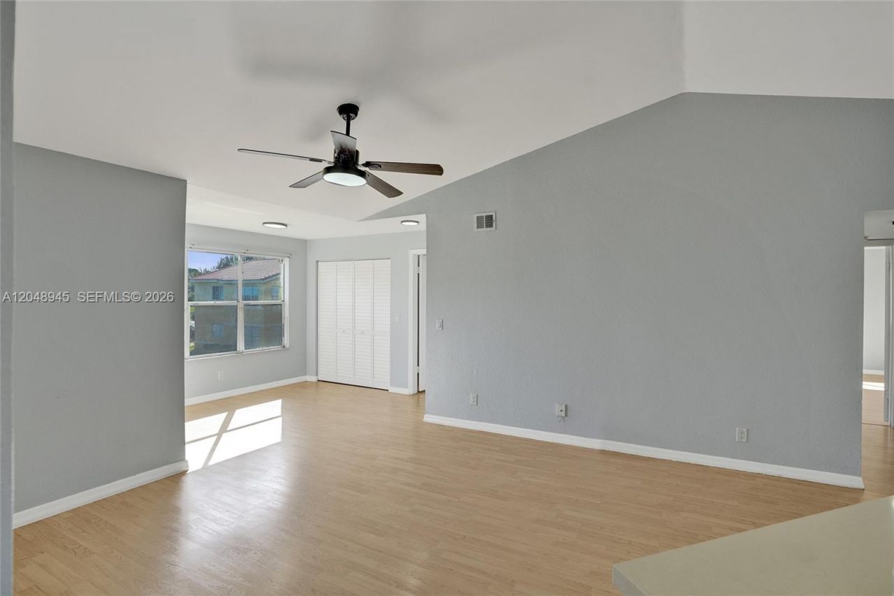 12760 Vista Isles Dr, Unit 721, Sunrise, FL 33325 Photo