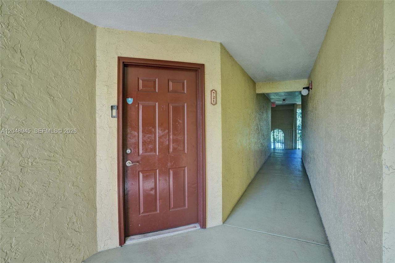 12760 Vista Isles Dr, Unit 721, Sunrise, FL 33325 Photo