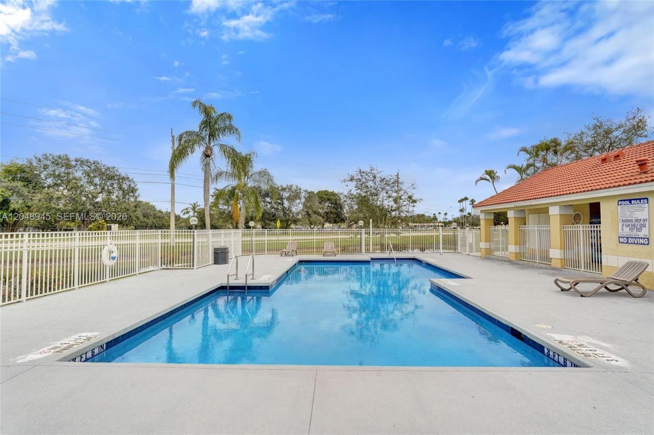 12760 Vista Isles Dr, Unit 721, Sunrise, FL 33325 Photo
