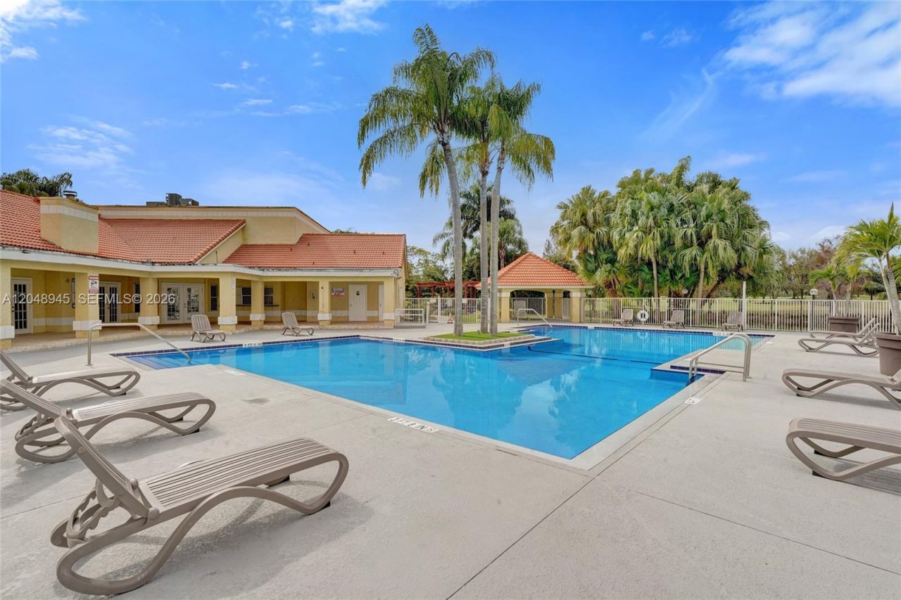 12760 Vista Isles Dr, Unit 721, Sunrise, FL 33325 Photo