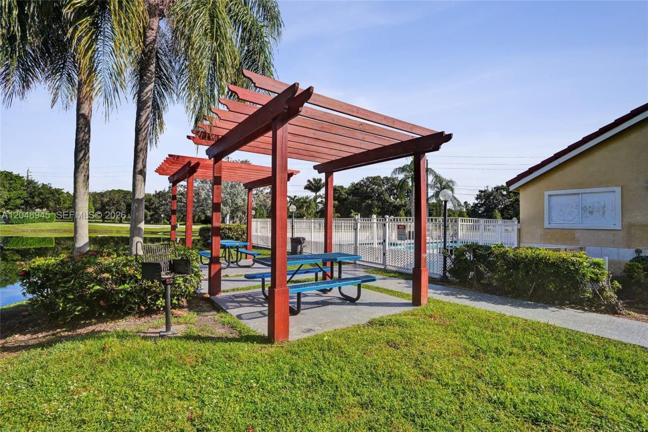 12760 Vista Isles Dr, Unit 721, Sunrise, FL 33325 Photo