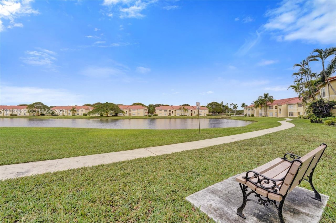 12760 Vista Isles Dr, Unit 721, Sunrise, FL 33325 Photo